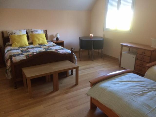 Les Petits Chenes Bed & Breakfast La Pellerine  Luaran gambar